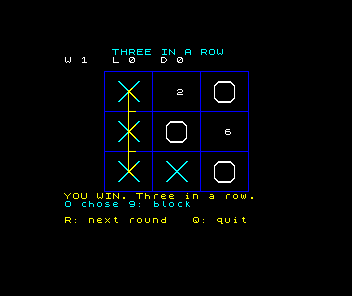 X has won down the left column with a yellow line through it. The grid is dark blue on black, and the footer “R: next round Q: quit” is yellow.